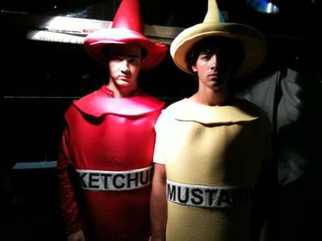 Jonas-brothers-ketchup-mustard_medium