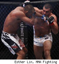 Shogun Rua punches Dan Henderson at UFC 139.